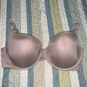 Victoria’s Secret 38DD bra